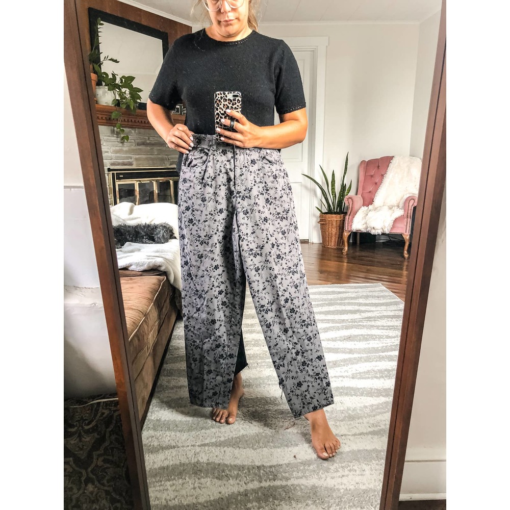 VINTAGE 90'S | Women's Size 4 Floral Mom Jeans Gray Grandmacore High Rise